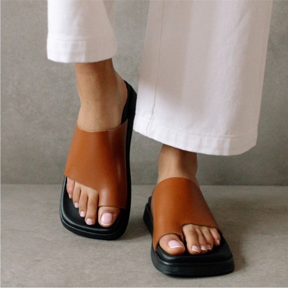 ALOHAS Brown and Black Sandals - Picture 2 of 13